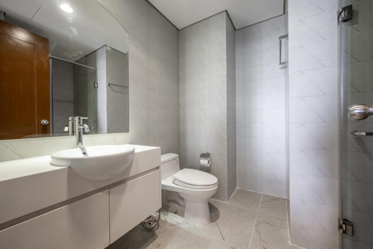 Апартаменты Landmark Plus Central Park Vista Хошимин Экстерьер фото